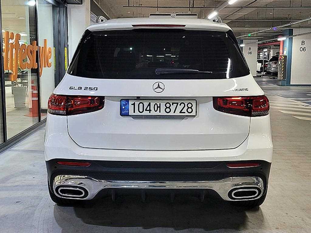 Mercedes Benz GLB Class - Vista 5