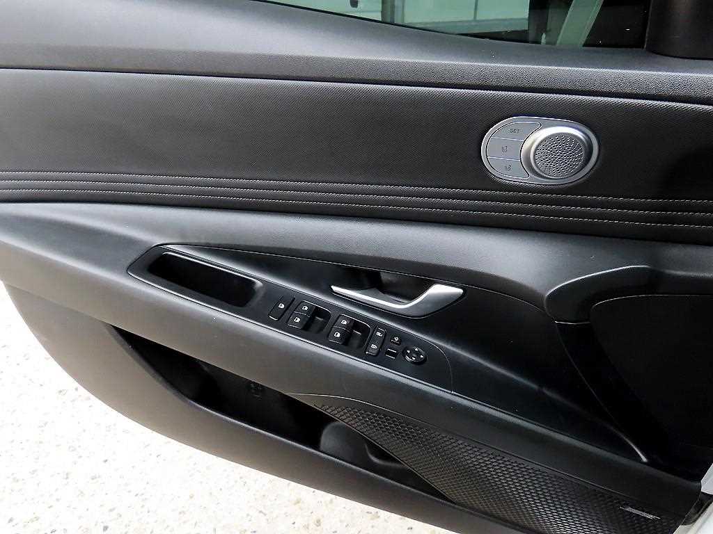 HYUNDAI Avante - Vista 11