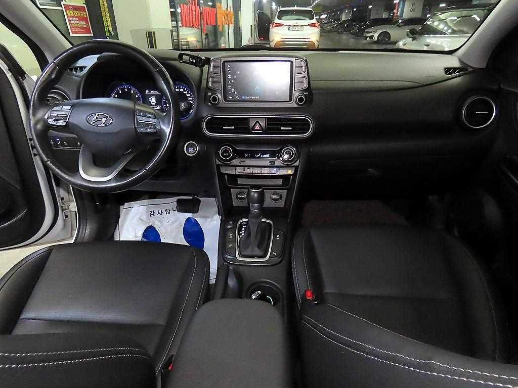 HYUNDAI Kona - Vista 10