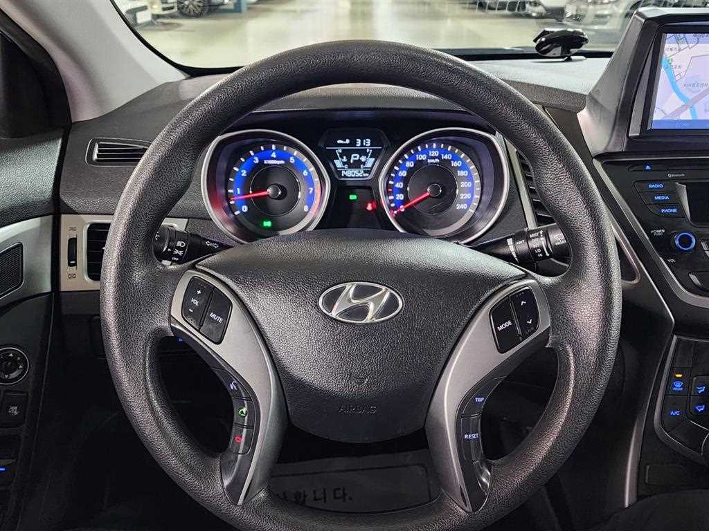 HYUNDAI Avante - Vista 10