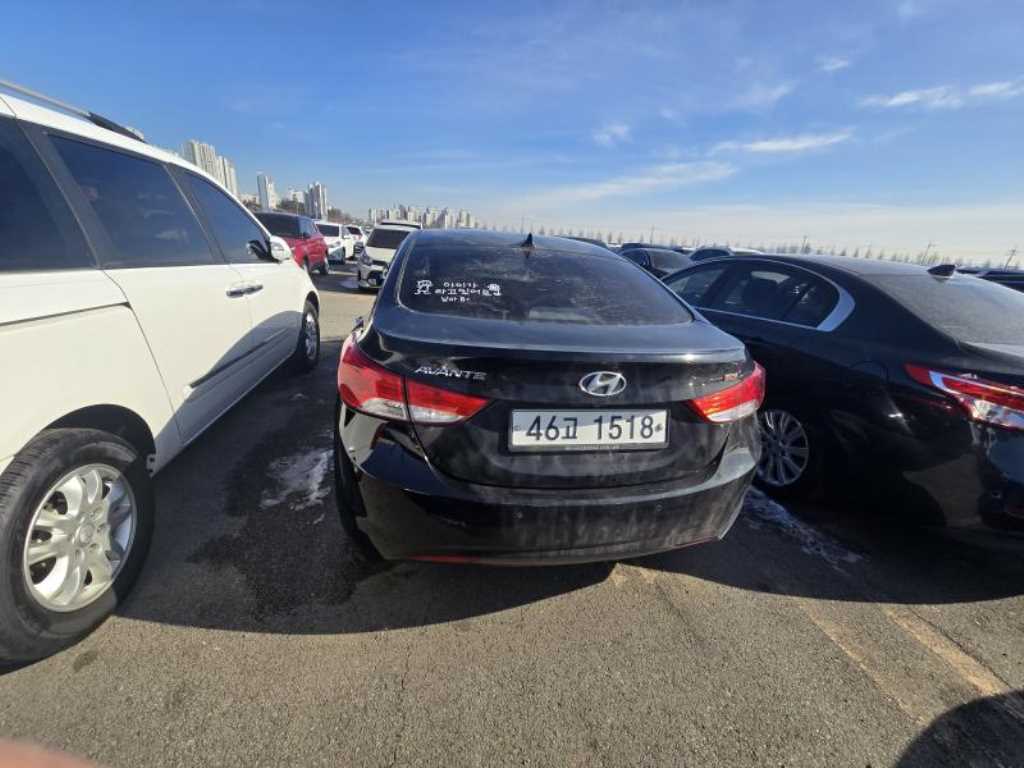 HYUNDAI Avante - Vista 2