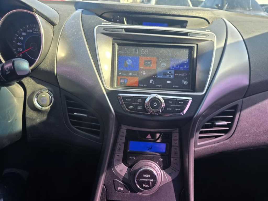 HYUNDAI Avante - Vista 4