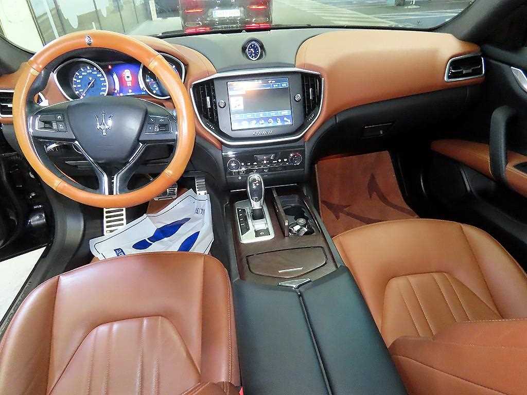 Maserati Ghibli - Vista 10