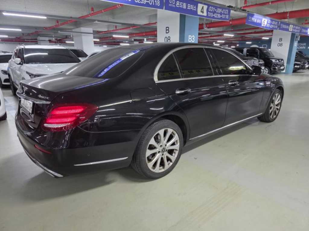 Mercedes Benz E class - Vista 4