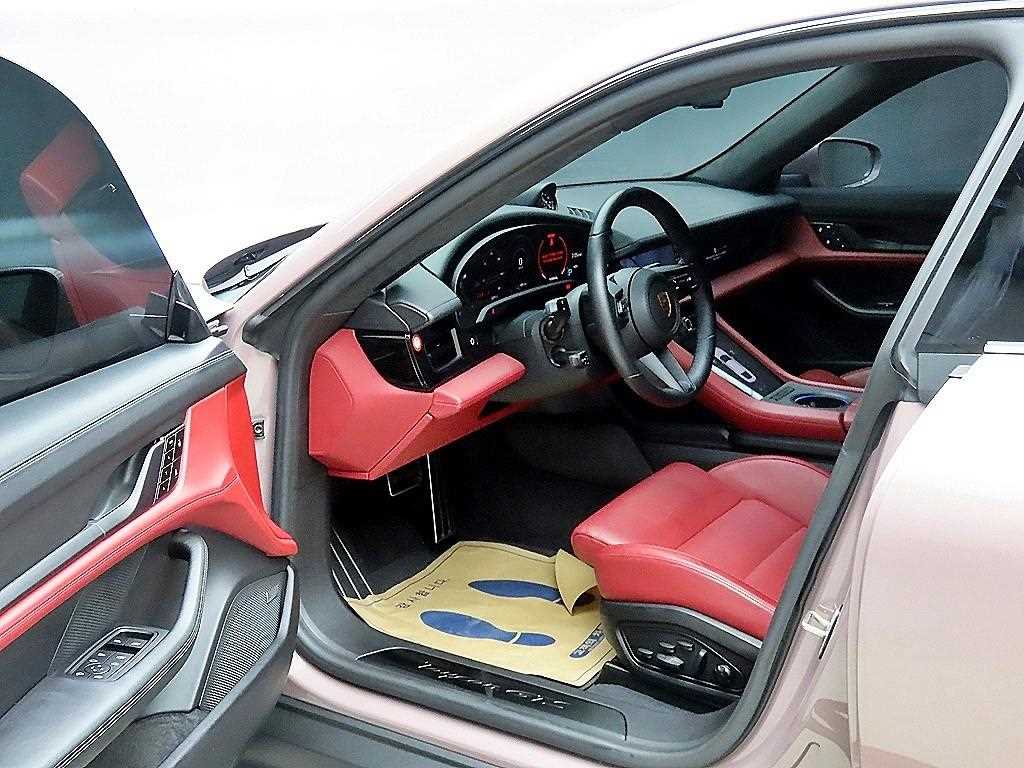 Porsche Taycan - Vista 5