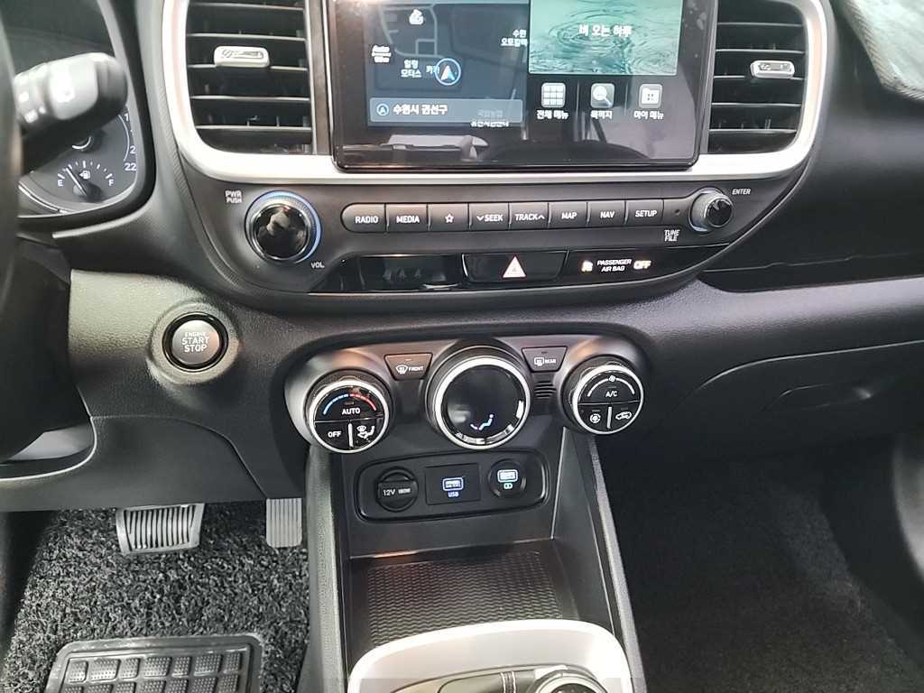 HYUNDAI Venue - Vista 10