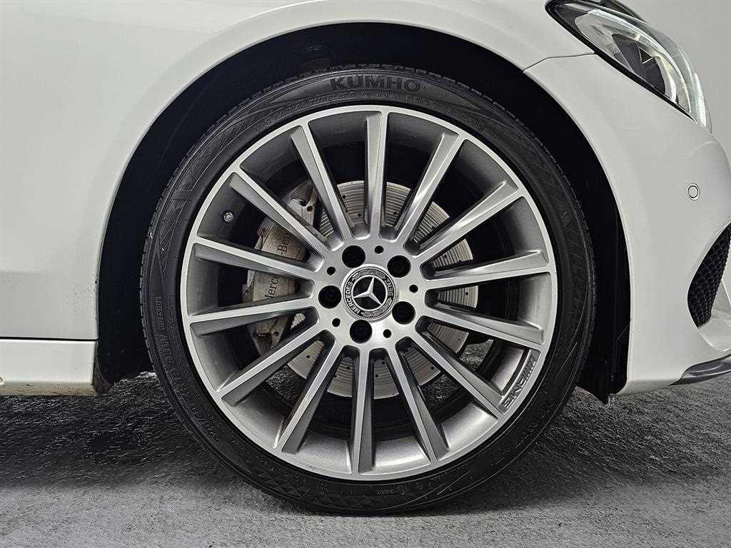 Mercedes Benz C Class - Vista 5