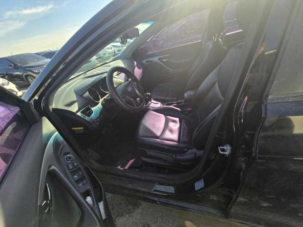 HYUNDAI Avante - Vista 8