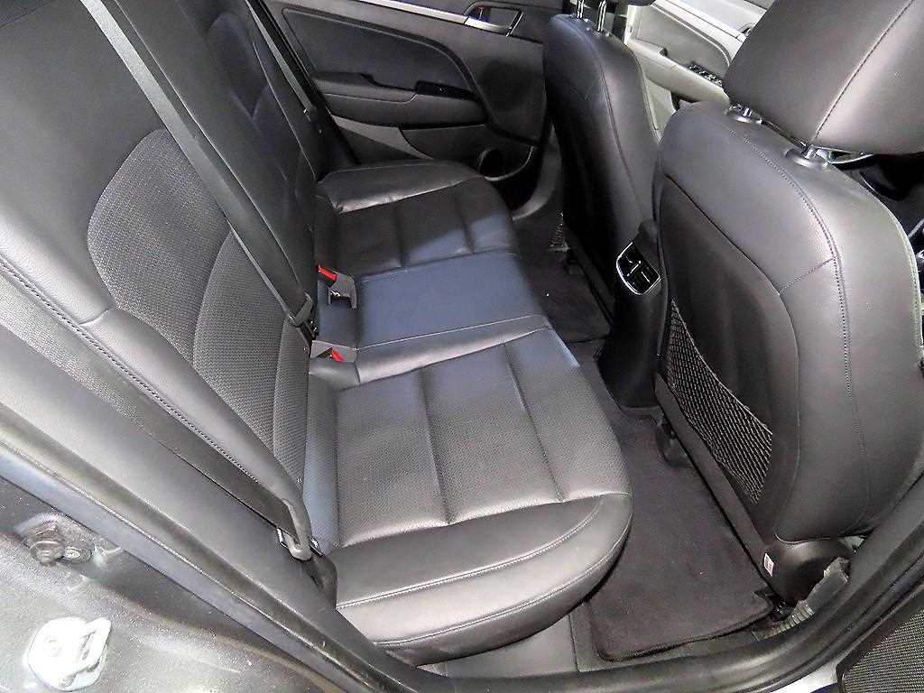 HYUNDAI Avante - Vista 7