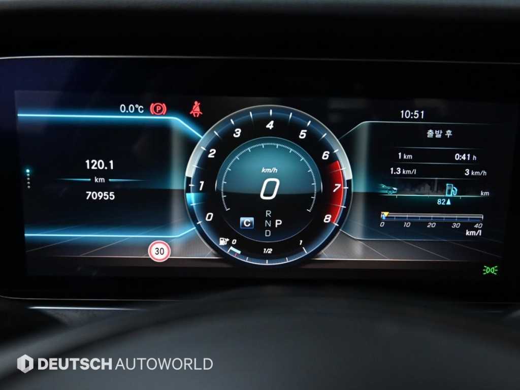 Mercedes Benz E class - Vista 8