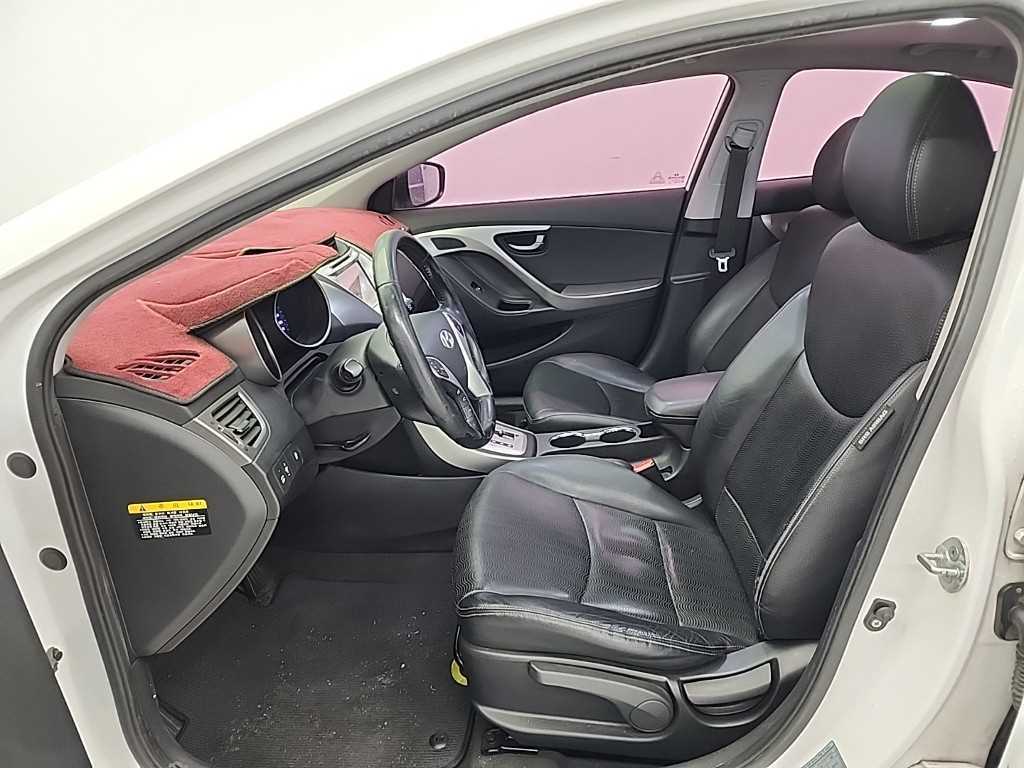 HYUNDAI Avante - Vista 11