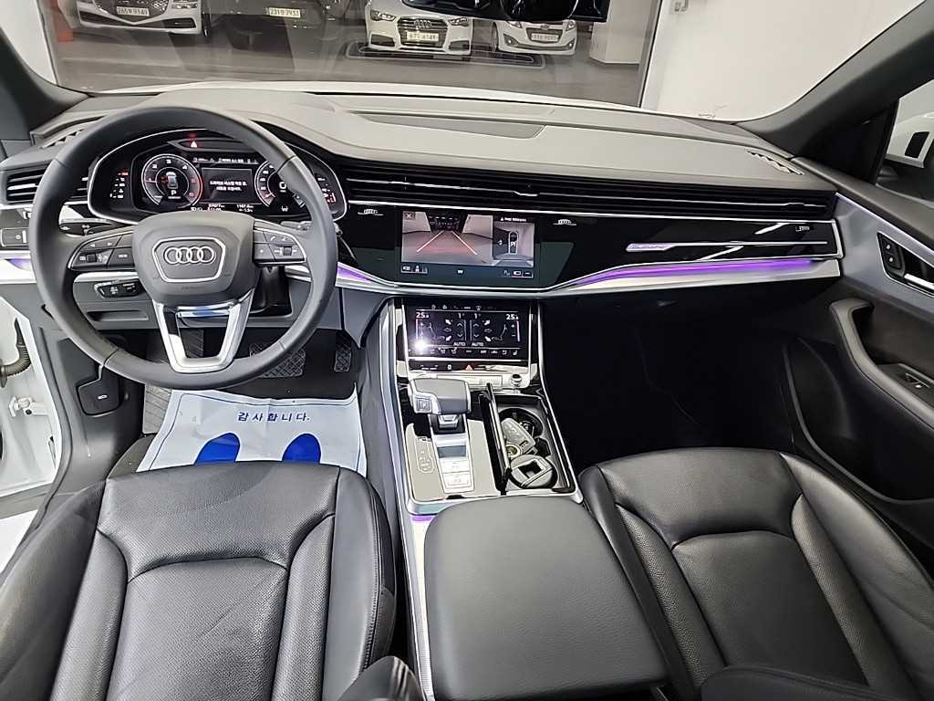 Audi Q8 - Vista 7