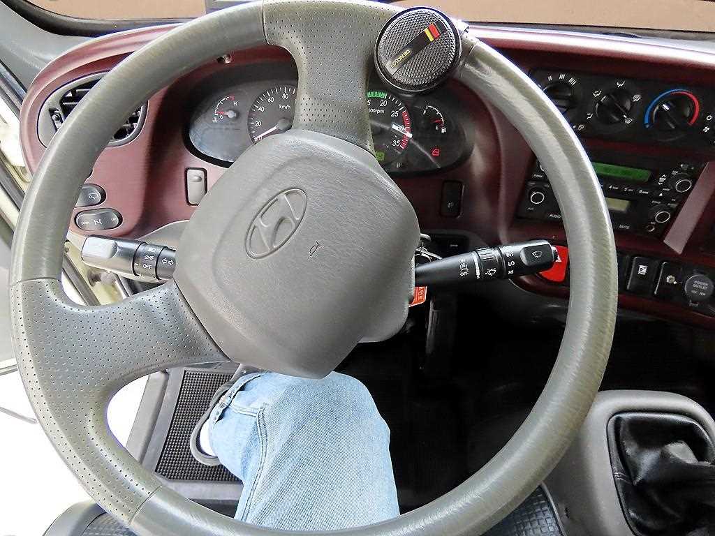 medium and large bus Hyundai bus - Vista 9