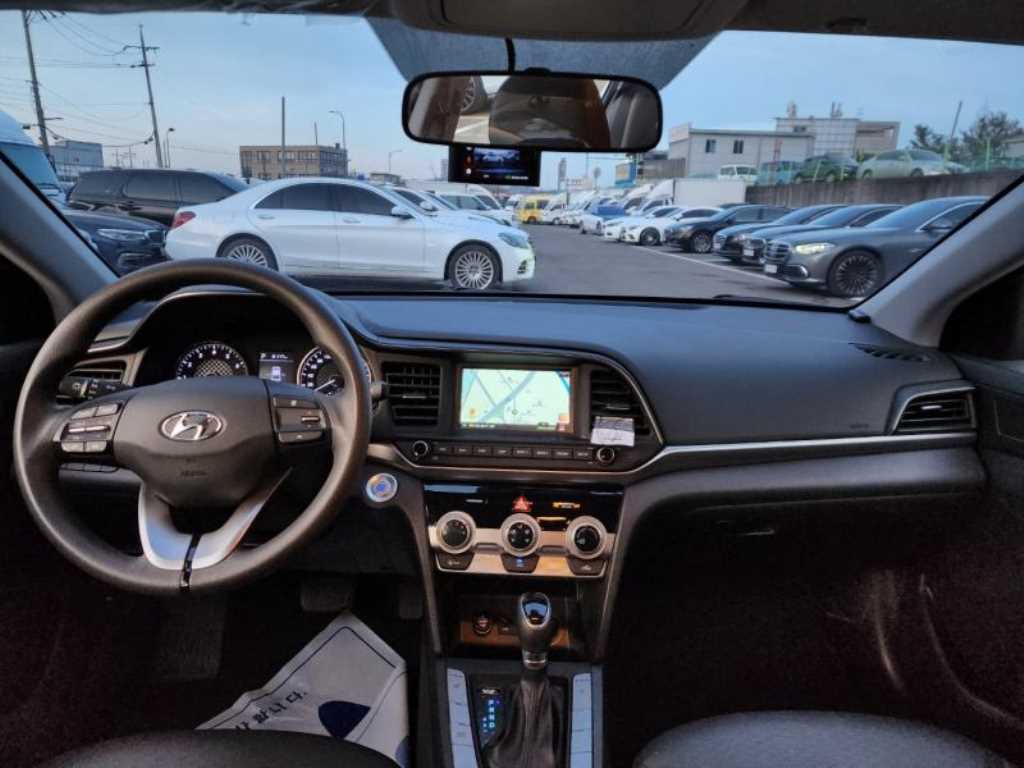 HYUNDAI Avante - Vista 6