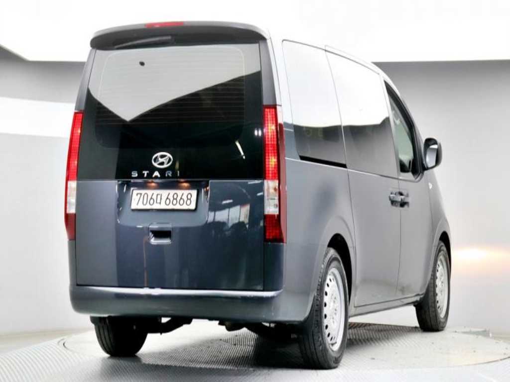 HYUNDAI Staria - Vista 2