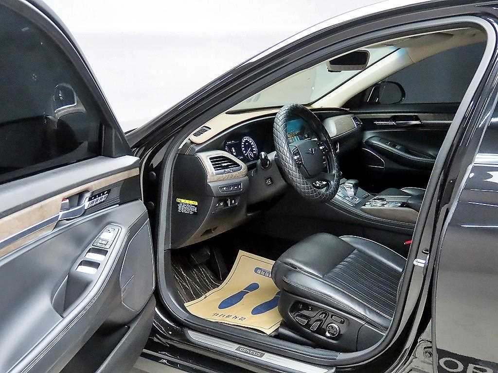 Genesis G90 - Vista 5