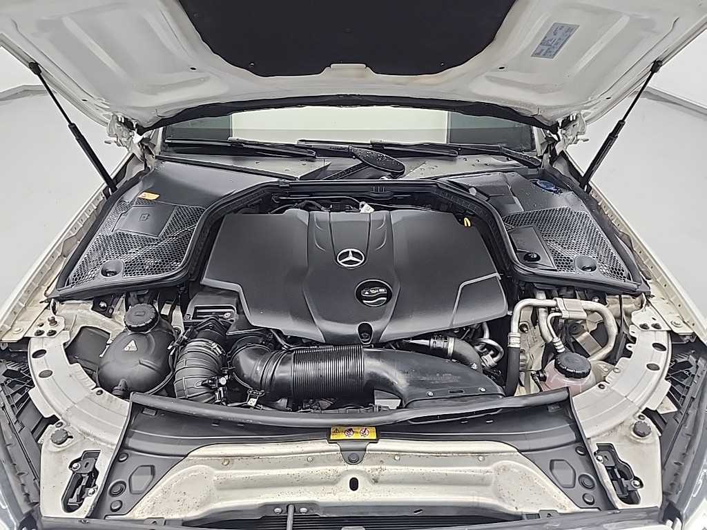 Mercedes Benz C Class - Vista 5