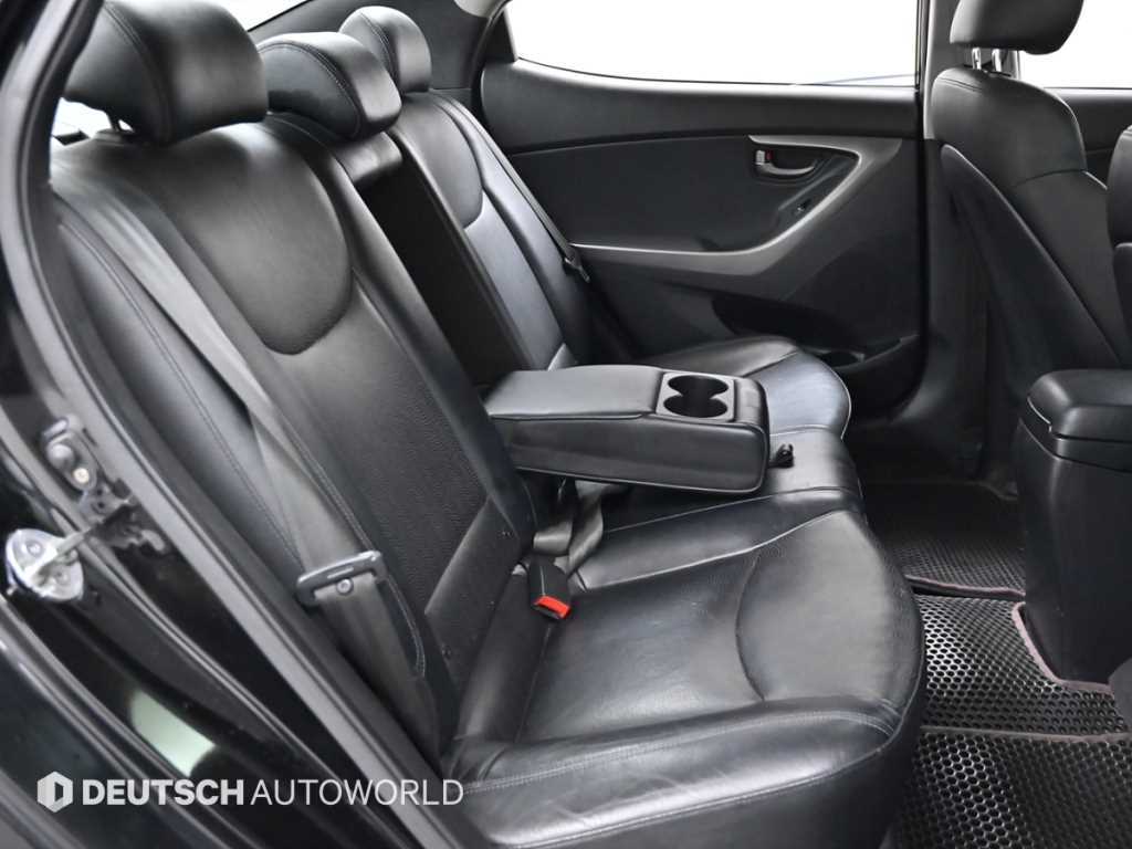 HYUNDAI Avante - Vista 12