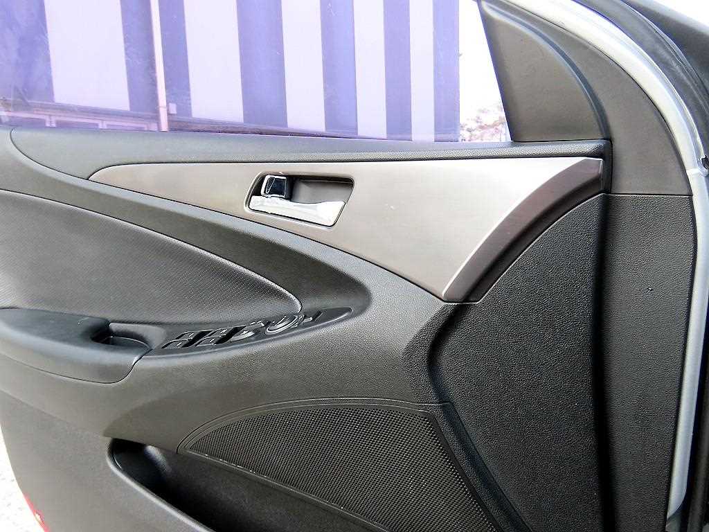 HYUNDAI Sonata - Vista 11