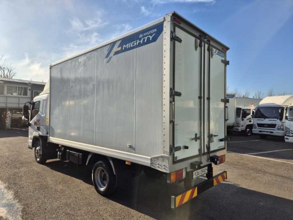 medium and large cargo truck - Vista 4