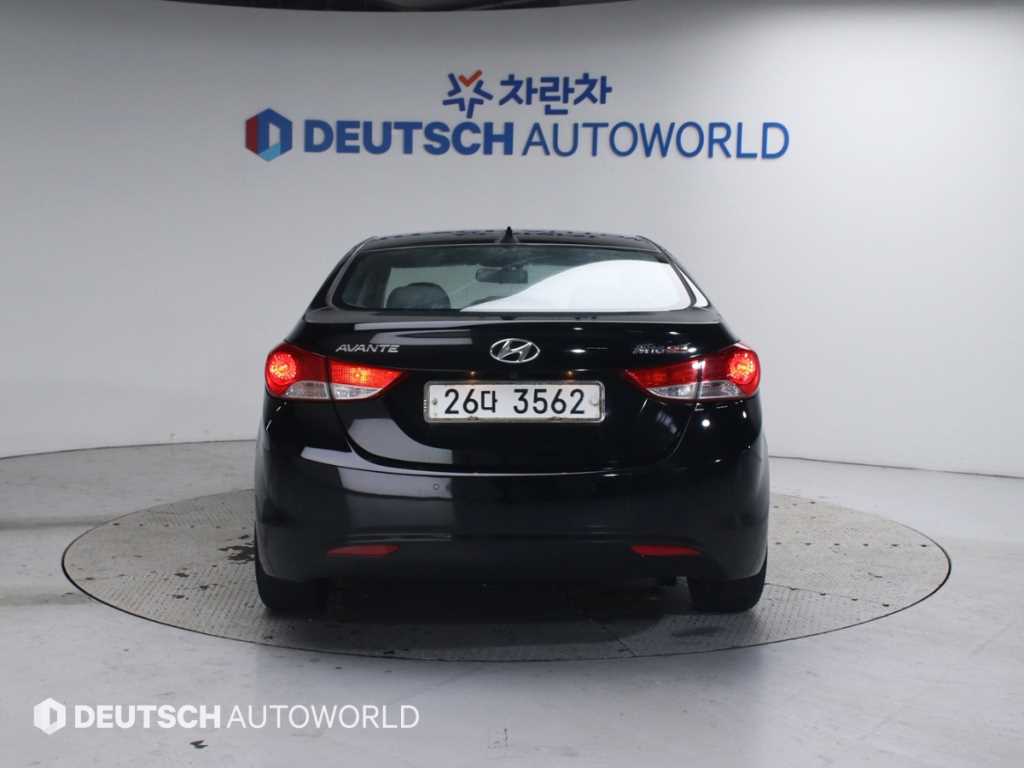 HYUNDAI Avante - Vista 4