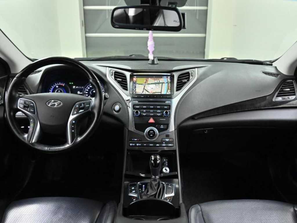 HYUNDAI Grandeur - Vista 9