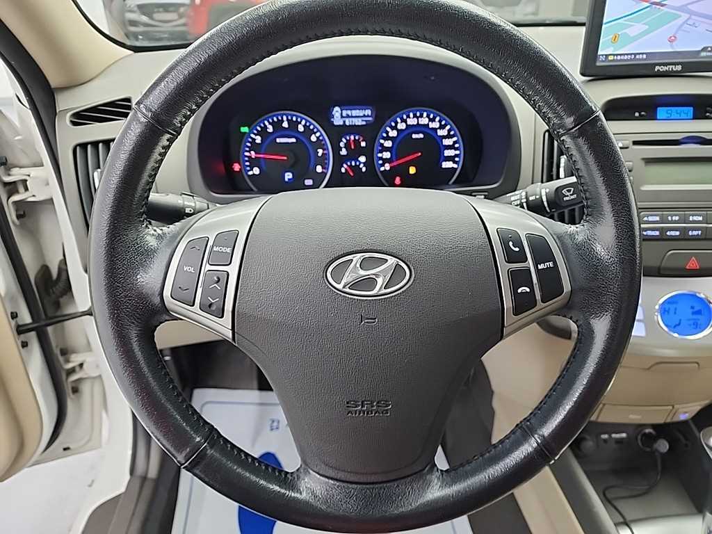 HYUNDAI Avante - Vista 9