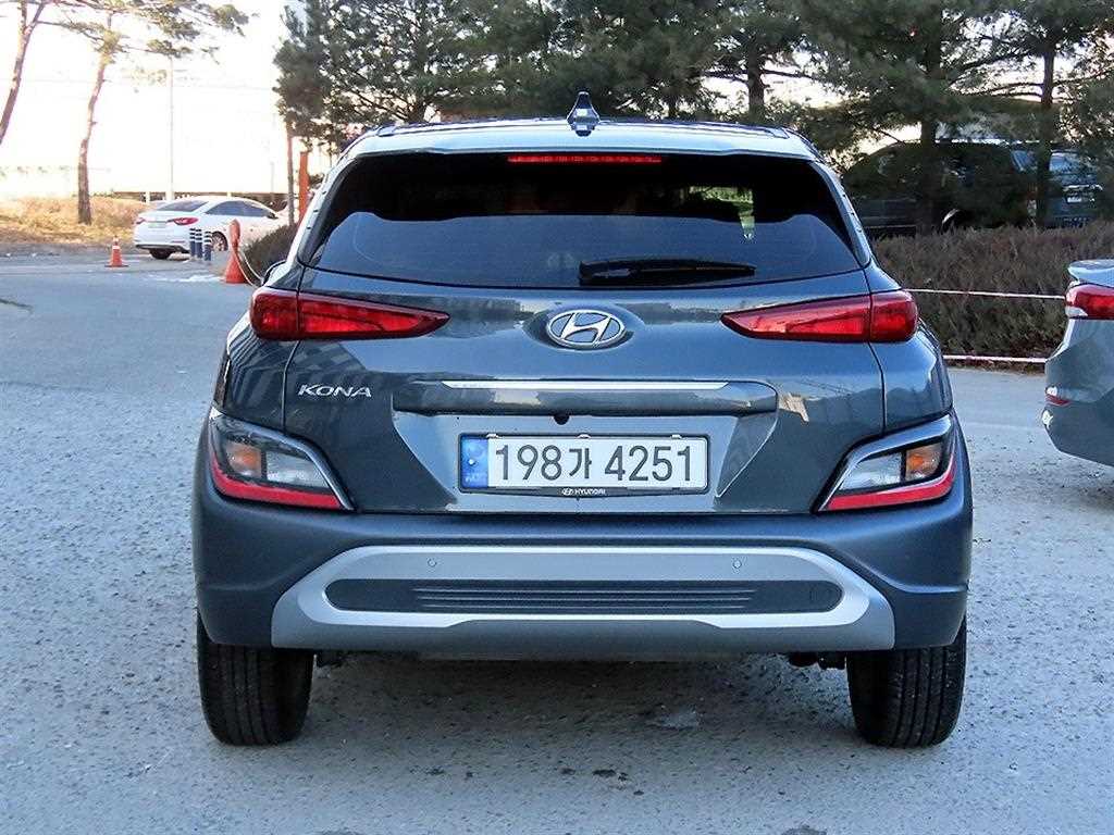 HYUNDAI Kona - Vista 4