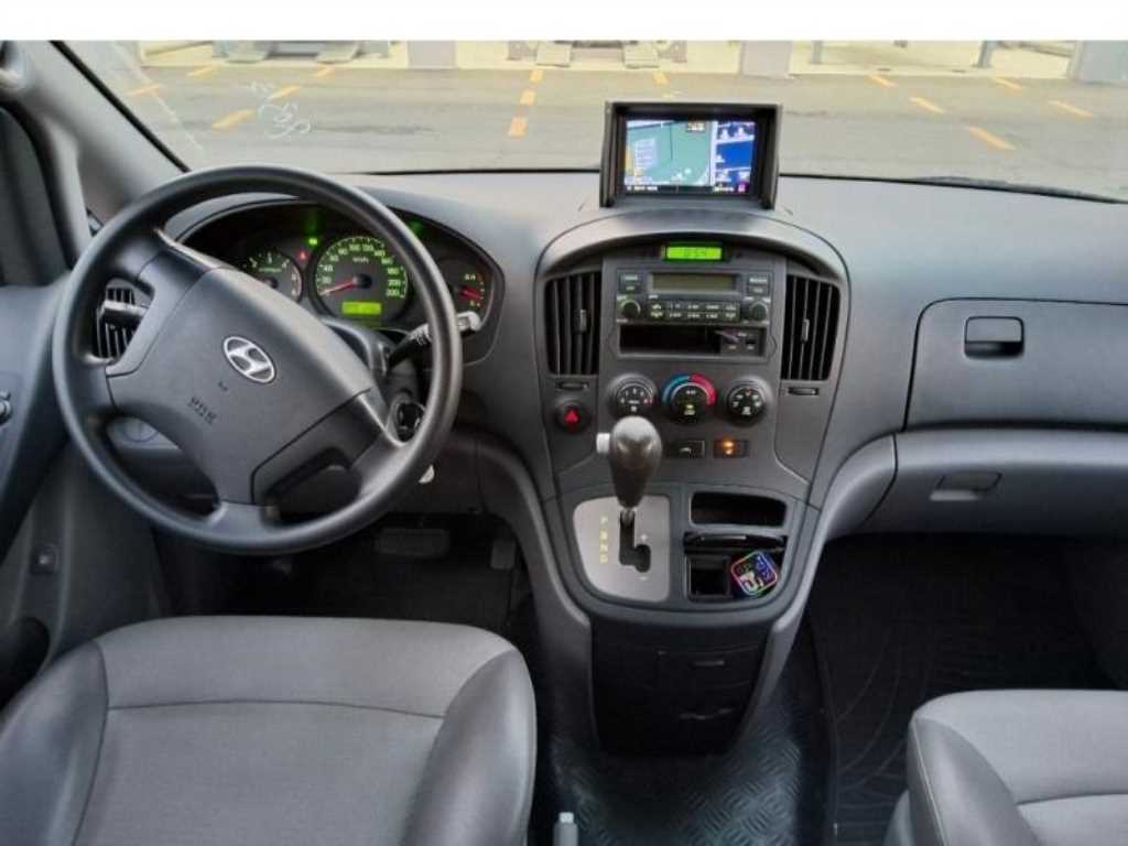 HYUNDAI Starex - Vista 6