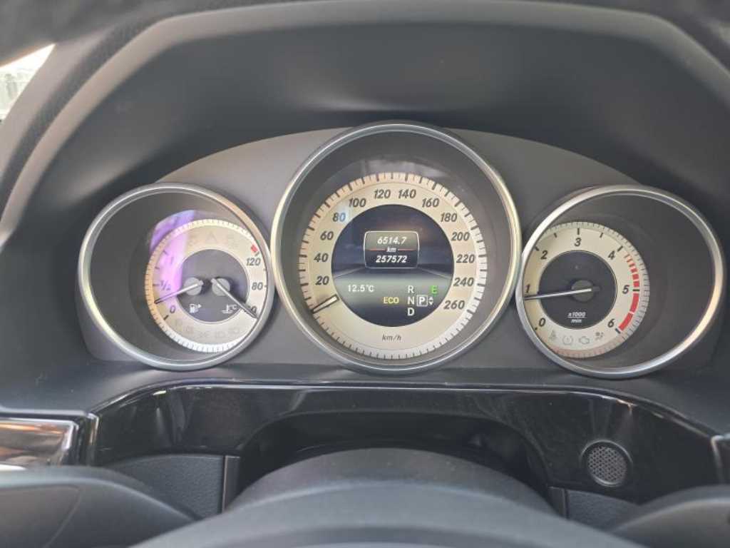 Mercedes Benz E class 2014 Plateado - Importación desde Corea - HF Imports Iquique - Foto 14