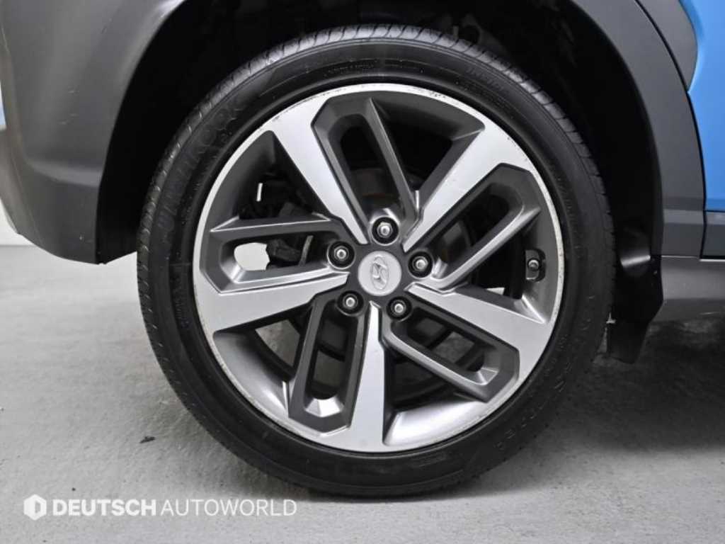 HYUNDAI Kona - Vista 5