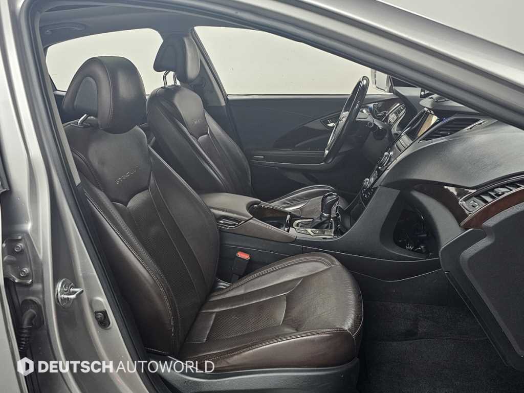 HYUNDAI Grandeur - Vista 10