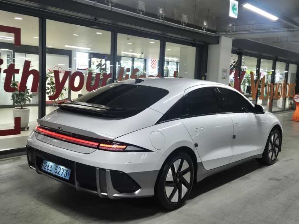 HYUNDAI Ioniq 6 - Vista 4