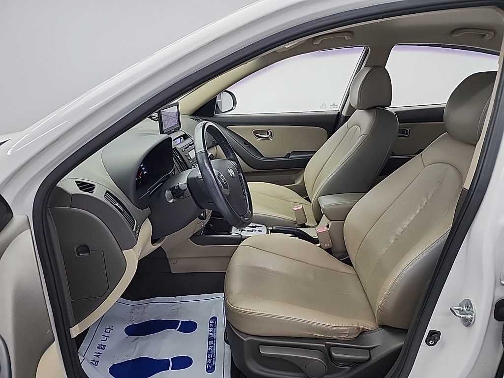 HYUNDAI Avante - Vista 11