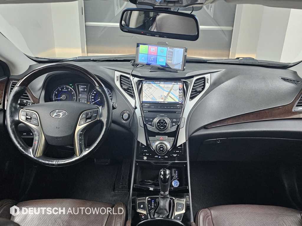 HYUNDAI Grandeur - Vista 7