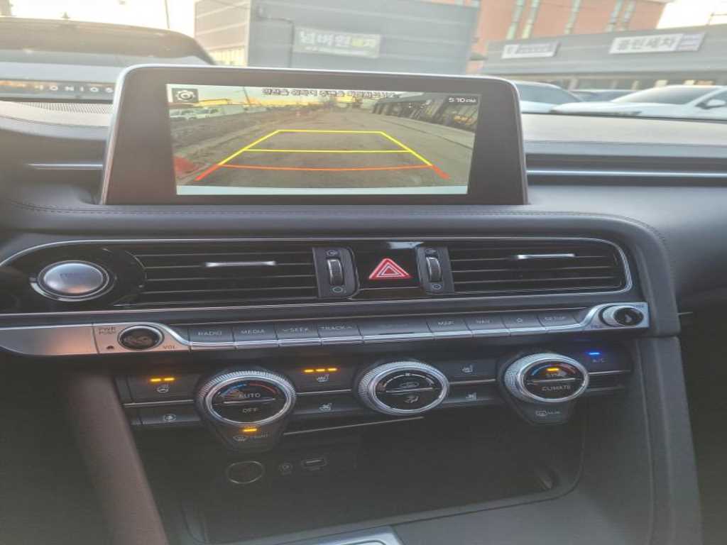 Genesis G70 - Vista 6