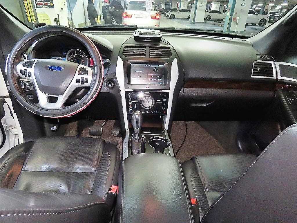 Ford Explorer - Vista 10