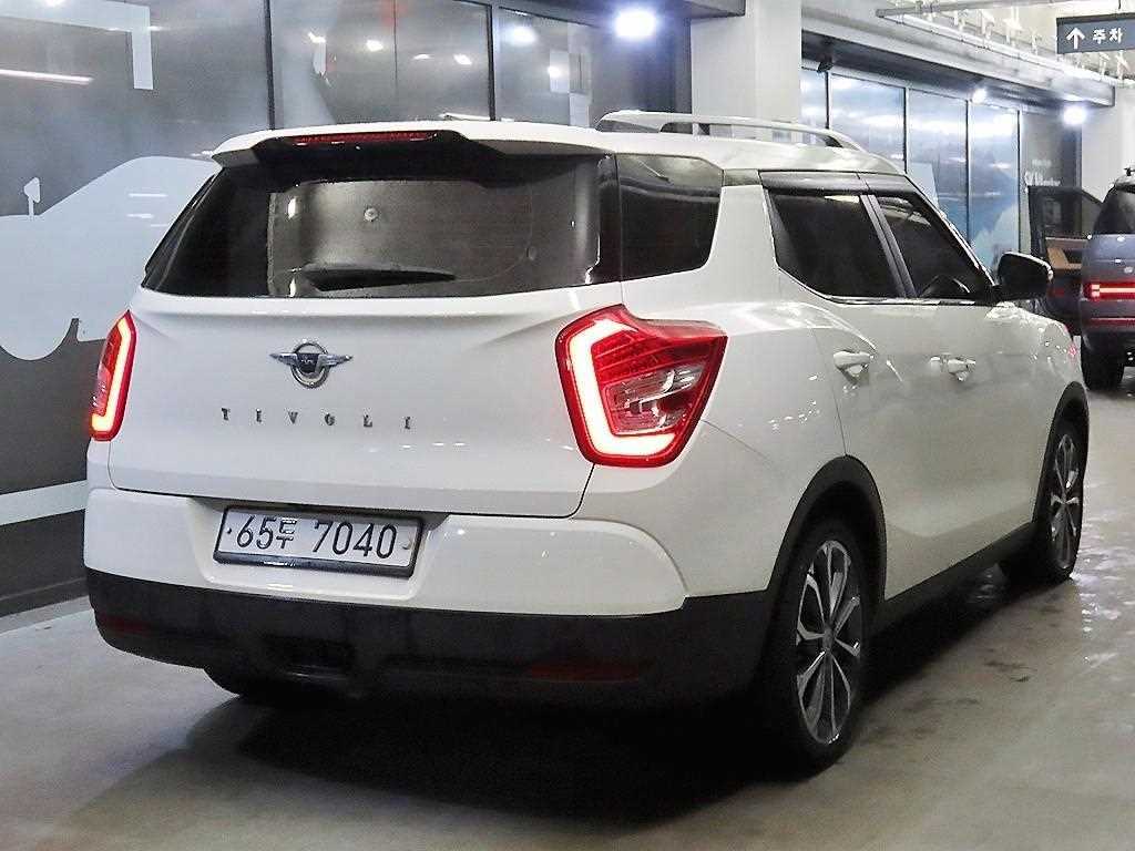 Ssangyong Tivoli - Vista 4