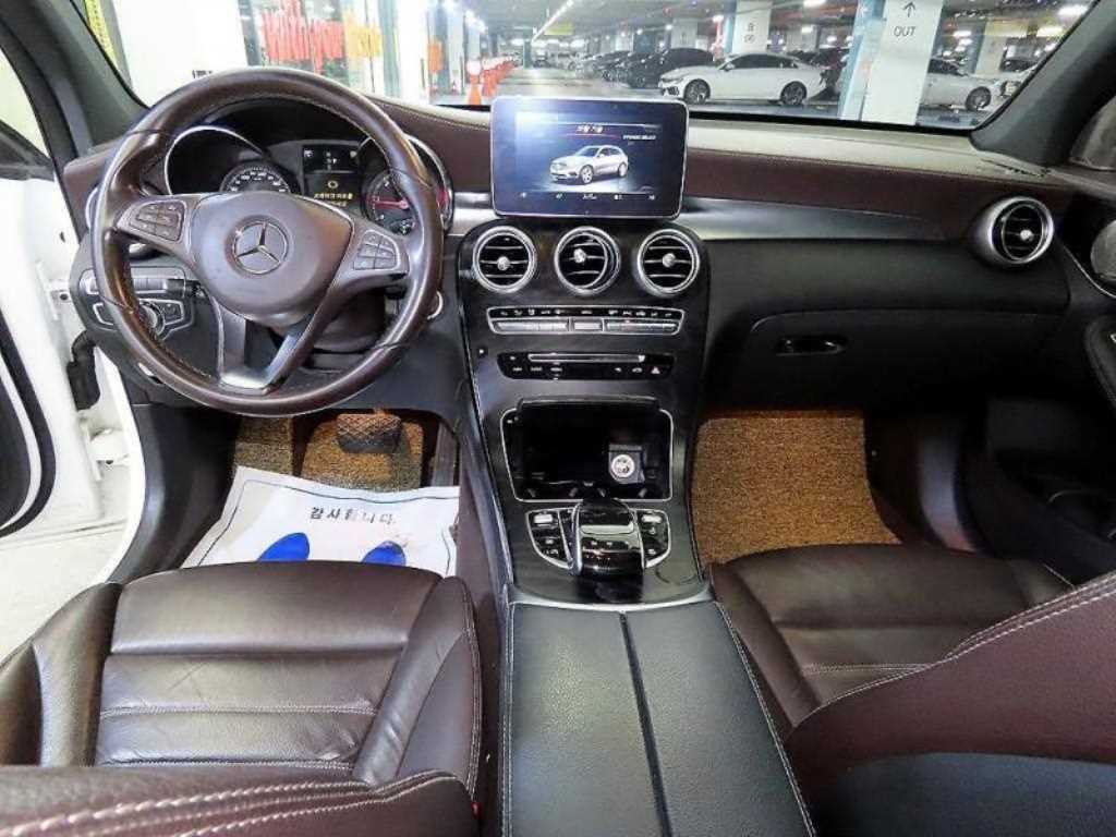 Mercedes Benz GLC Class - Vista 10