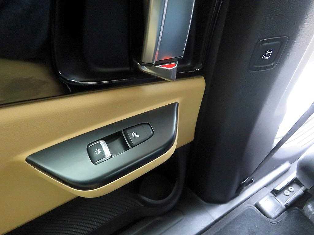 KIA Carnival - Vista 10