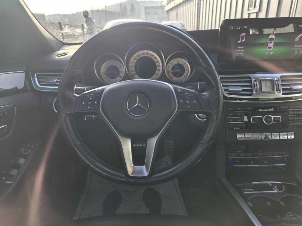 Mercedes Benz E class - Vista 9