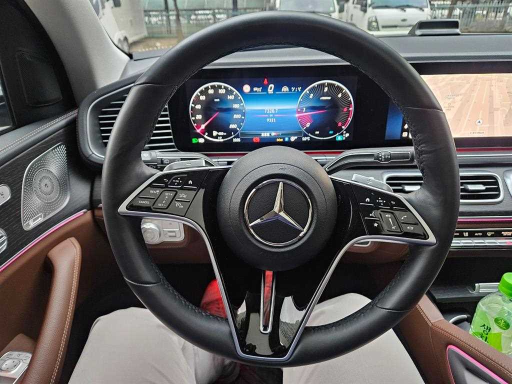 Mercedes Benz GLE Class - Vista 12