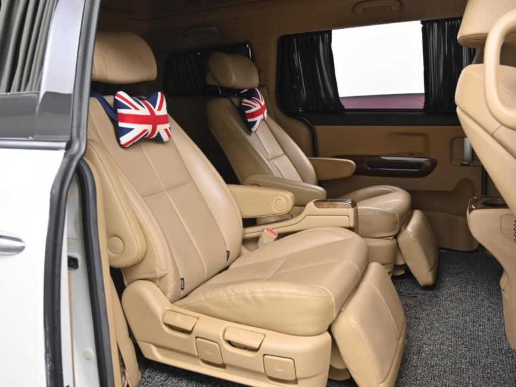 KIA Carnival - Vista 12