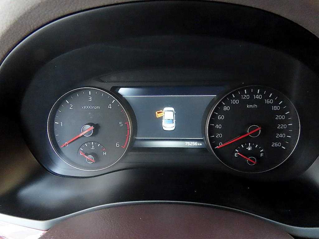 KIA K7 - Vista 9