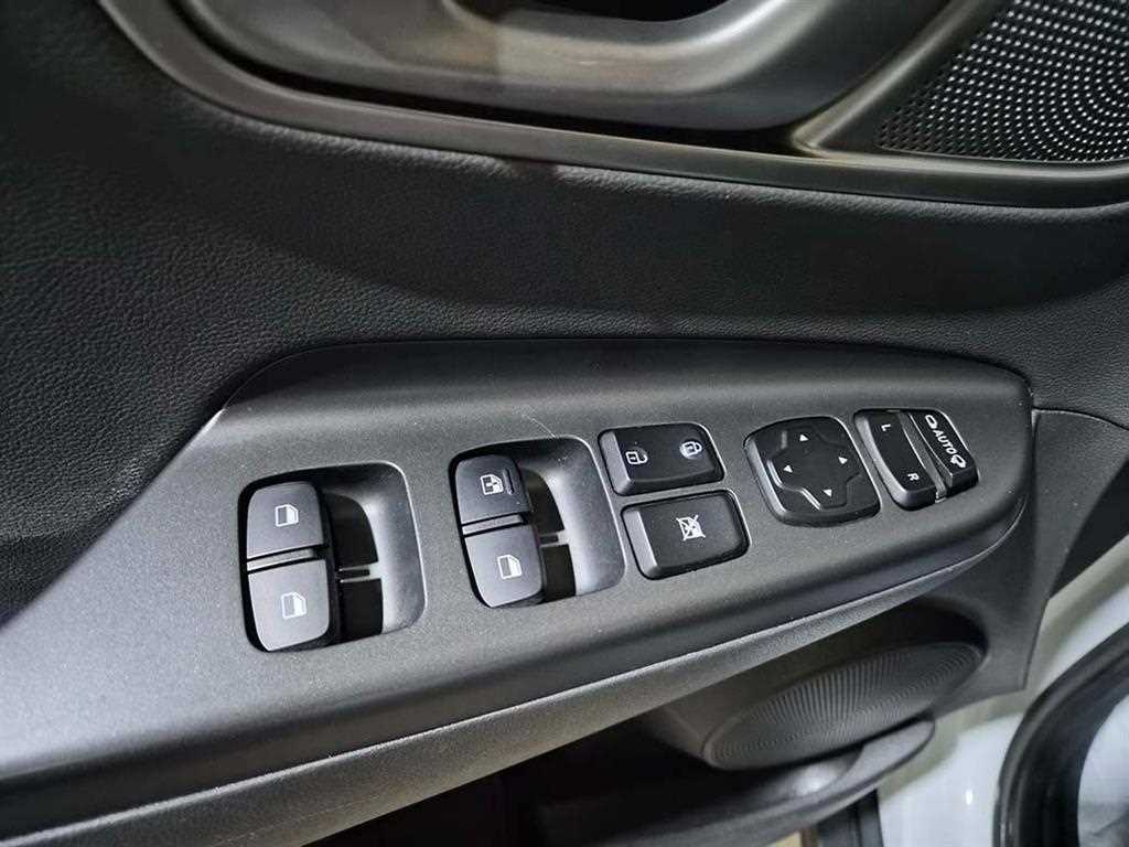 HYUNDAI Kona - Vista 11