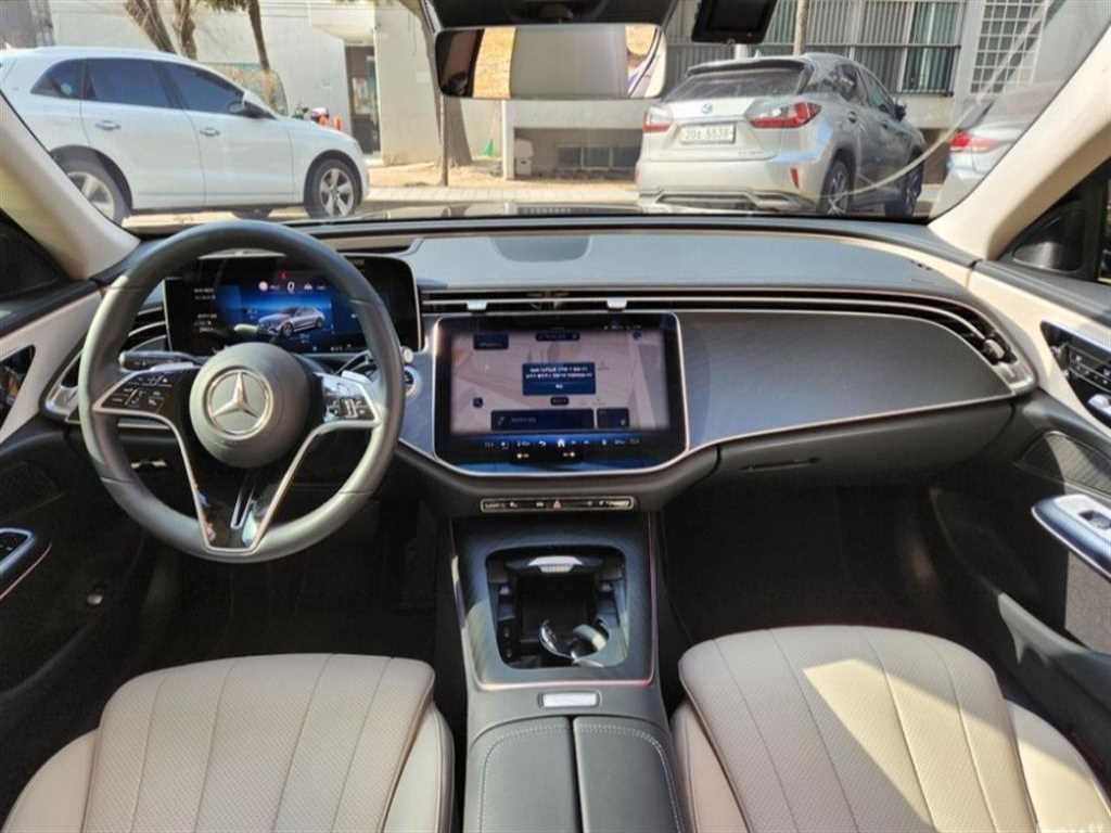 Mercedes Benz E class - Vista 3