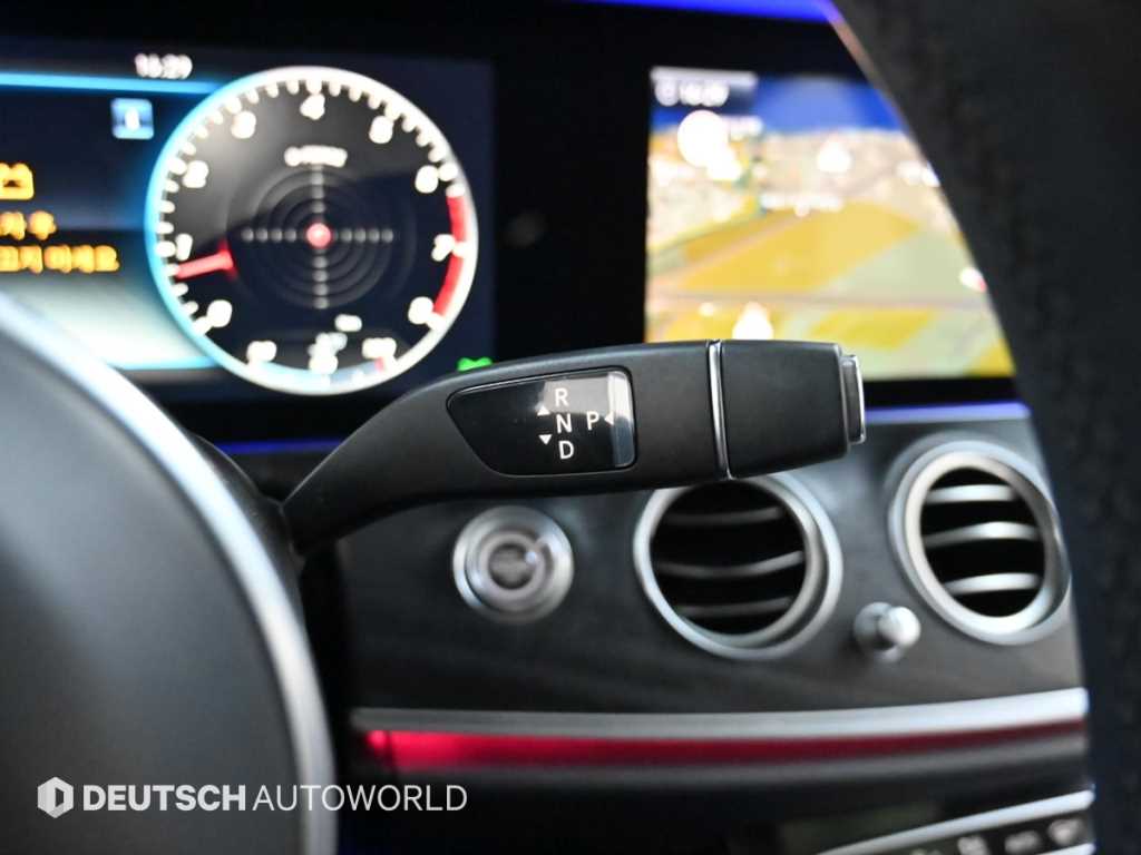 Mercedes Benz E class - Vista 9