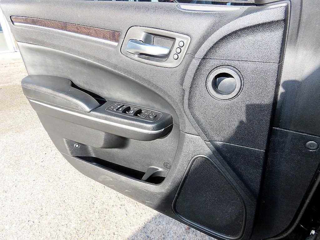 Chrysler 300C - Vista 11