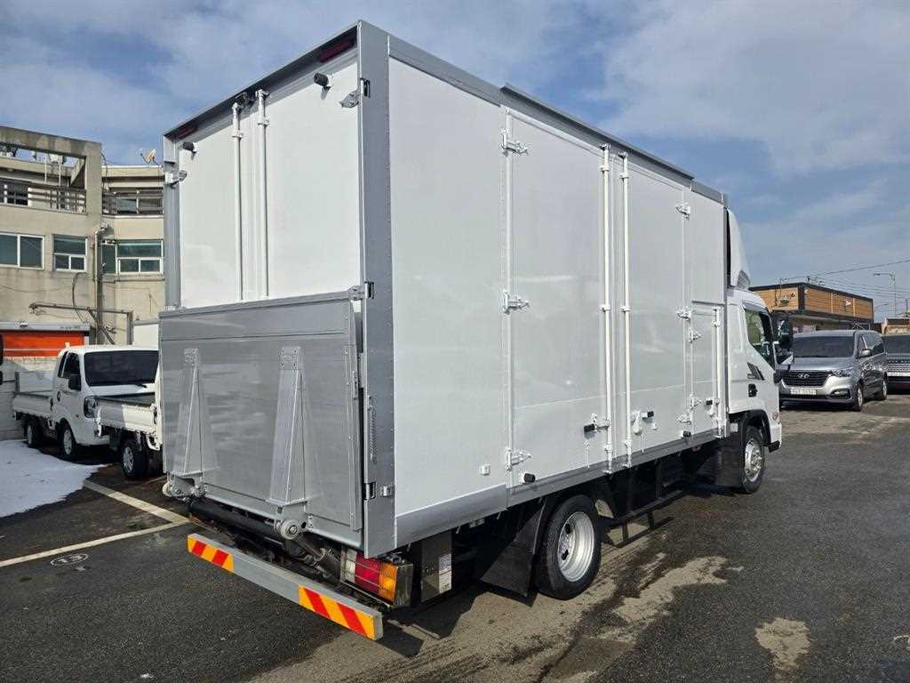 medium and large cargo truck - Vista 6