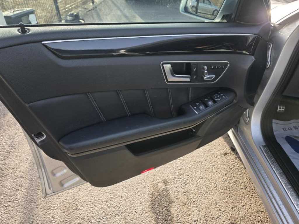 Mercedes Benz E class - Vista 10